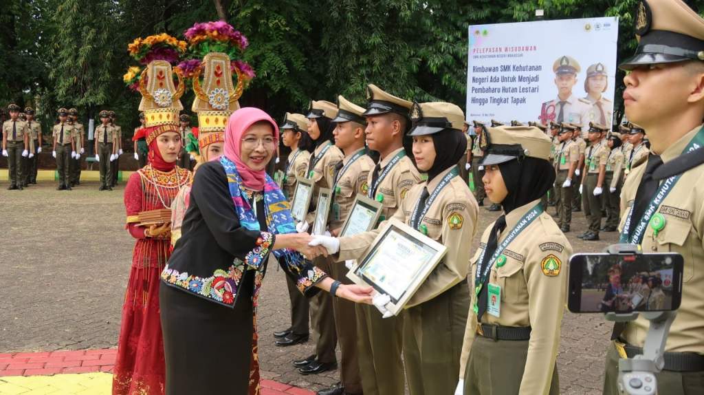 SMK Kehutanan Negeri Makassar Gelar Pelepasan Wisuda