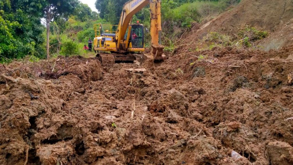 Vale Turunkan Alat Berat Bantu Buka Akses Jalan Masyarakat Pasca-bencana&nbsp;Luwu