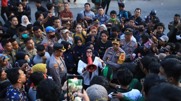 Andi Ina Temui Ribuan Mahasiswa, Siap Kawal Aspirasi Menolak RUU&nbsp;Pilkada