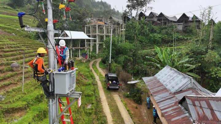 Nyalakan Mimpi Masyarakat, PLN Hadir di Hari Pelanggan Nasional 2024 melalui Program Light Up The&nbsp;Dream